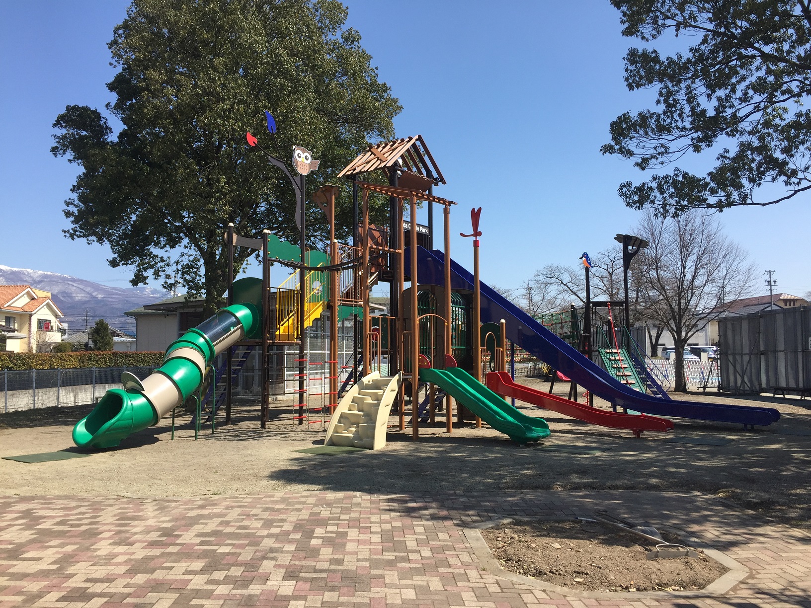 信州,上田,東御,サポートベンチ,観客席,ジャングルジム,ブランコ,鉄棒,遊具,公園施設製品,ワールドドリーム ドットコム