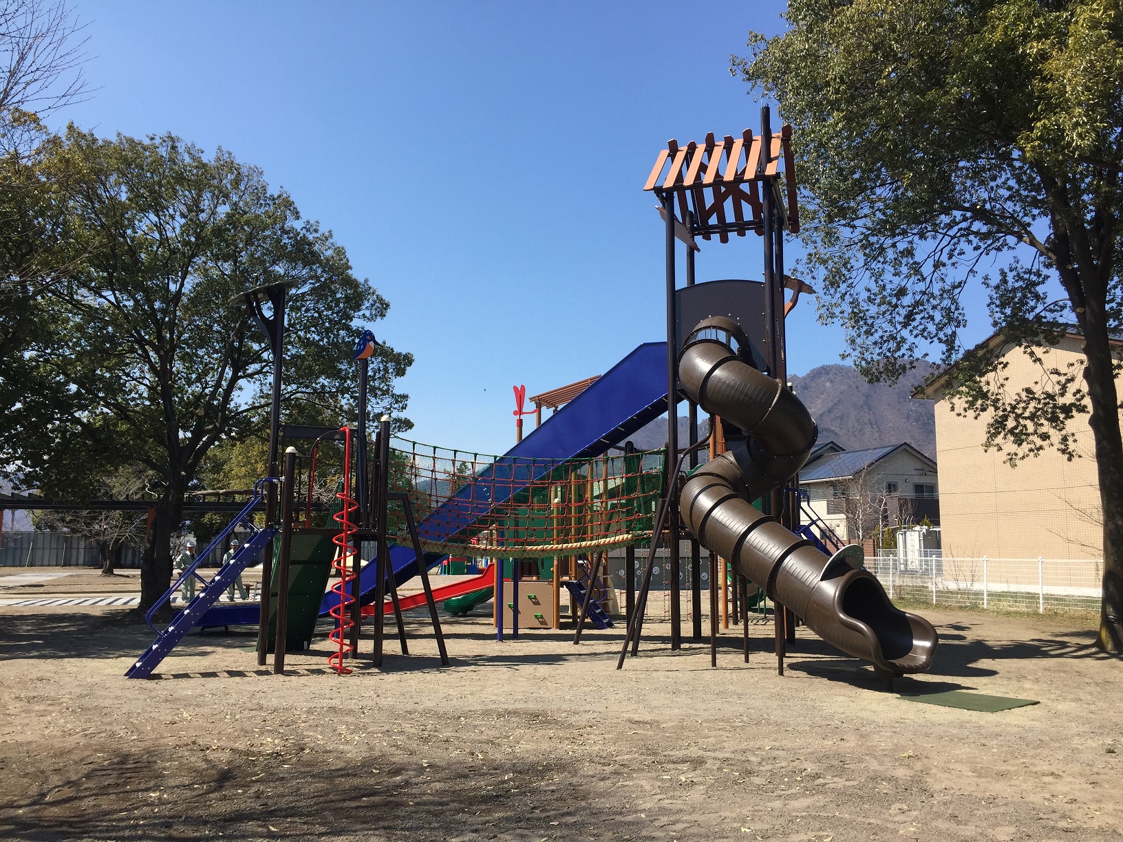 信州,上田,東御,サポートベンチ,観客席,ジャングルジム,ブランコ,鉄棒,遊具,公園施設製品,ワールドドリーム ドットコム