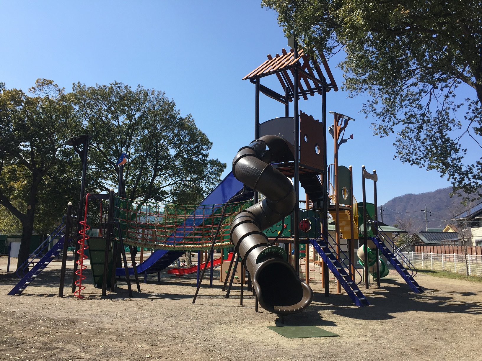 信州,上田,東御,サポートベンチ,観客席,ジャングルジム,ブランコ,鉄棒,遊具,公園施設製品,ワールドドリーム ドットコム