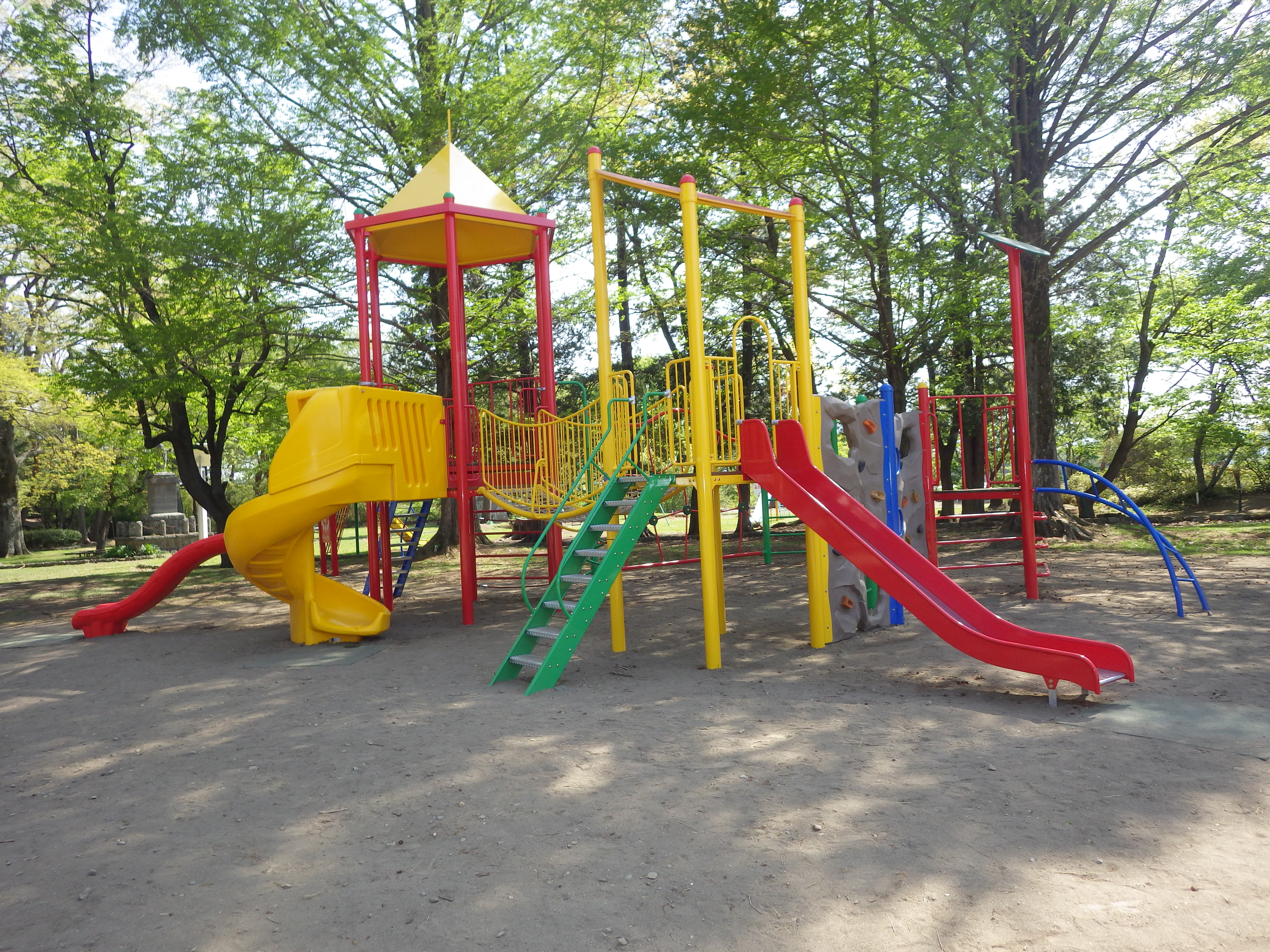 信州,上田,東御,サポートベンチ,観客席,ジャングルジム,ブランコ,鉄棒,遊具,公園施設製品,ワールドドリーム ドットコム