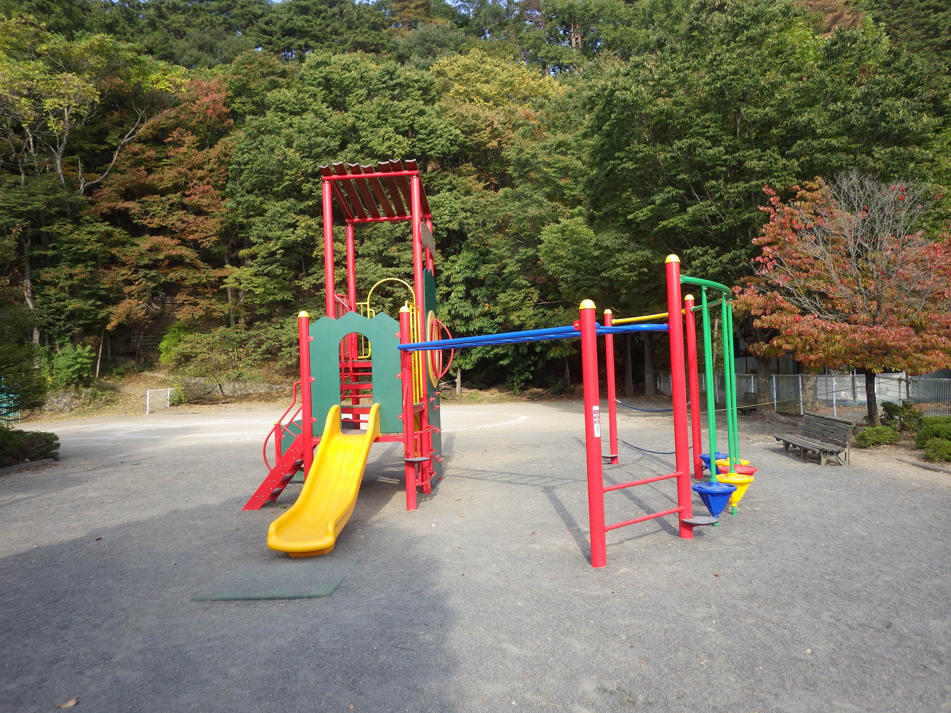 信州,上田,東御,サポートベンチ,観客席,ジャングルジム,ブランコ,鉄棒,遊具,公園施設製品,ワールドドリーム ドットコム