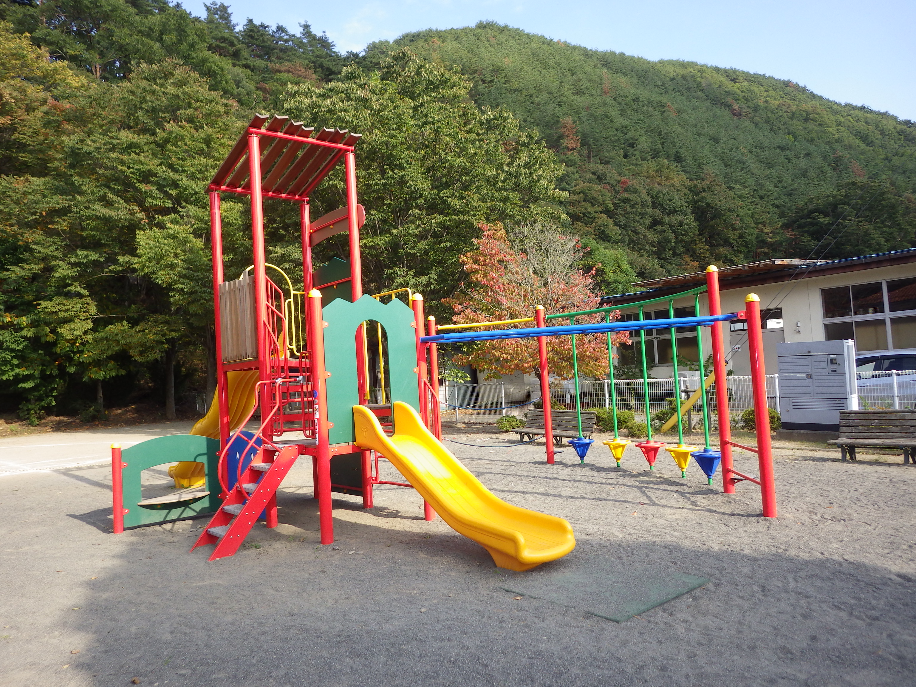 信州,上田,東御,サポートベンチ,観客席,ジャングルジム,ブランコ,鉄棒,遊具,公園施設製品,ワールドドリーム ドットコム