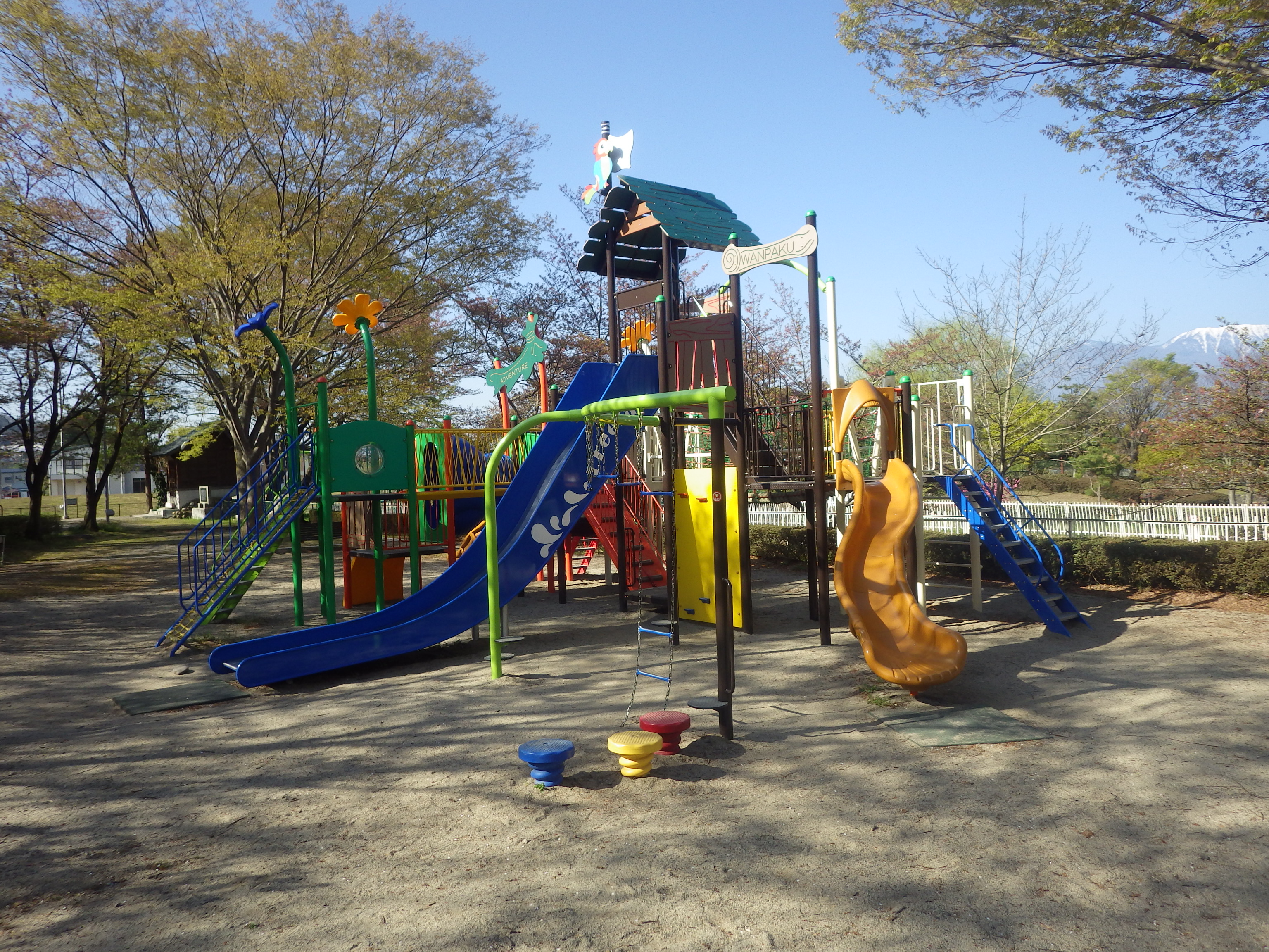 信州,上田,東御,サポートベンチ,観客席,ジャングルジム,ブランコ,鉄棒,遊具,公園施設製品,ワールドドリーム ドットコム