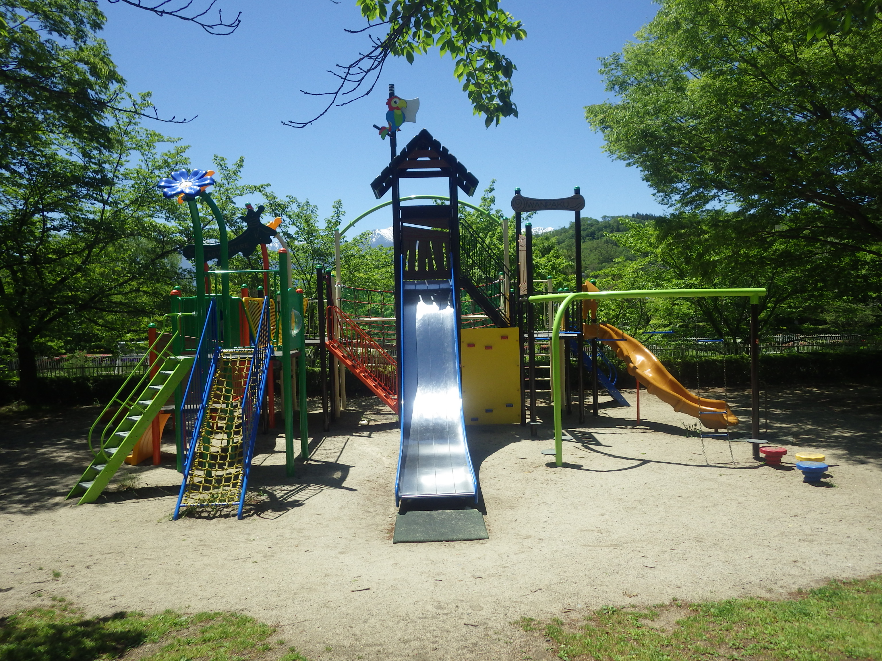 信州,上田,東御,サポートベンチ,観客席,ジャングルジム,ブランコ,鉄棒,遊具,公園施設製品,ワールドドリーム ドットコム