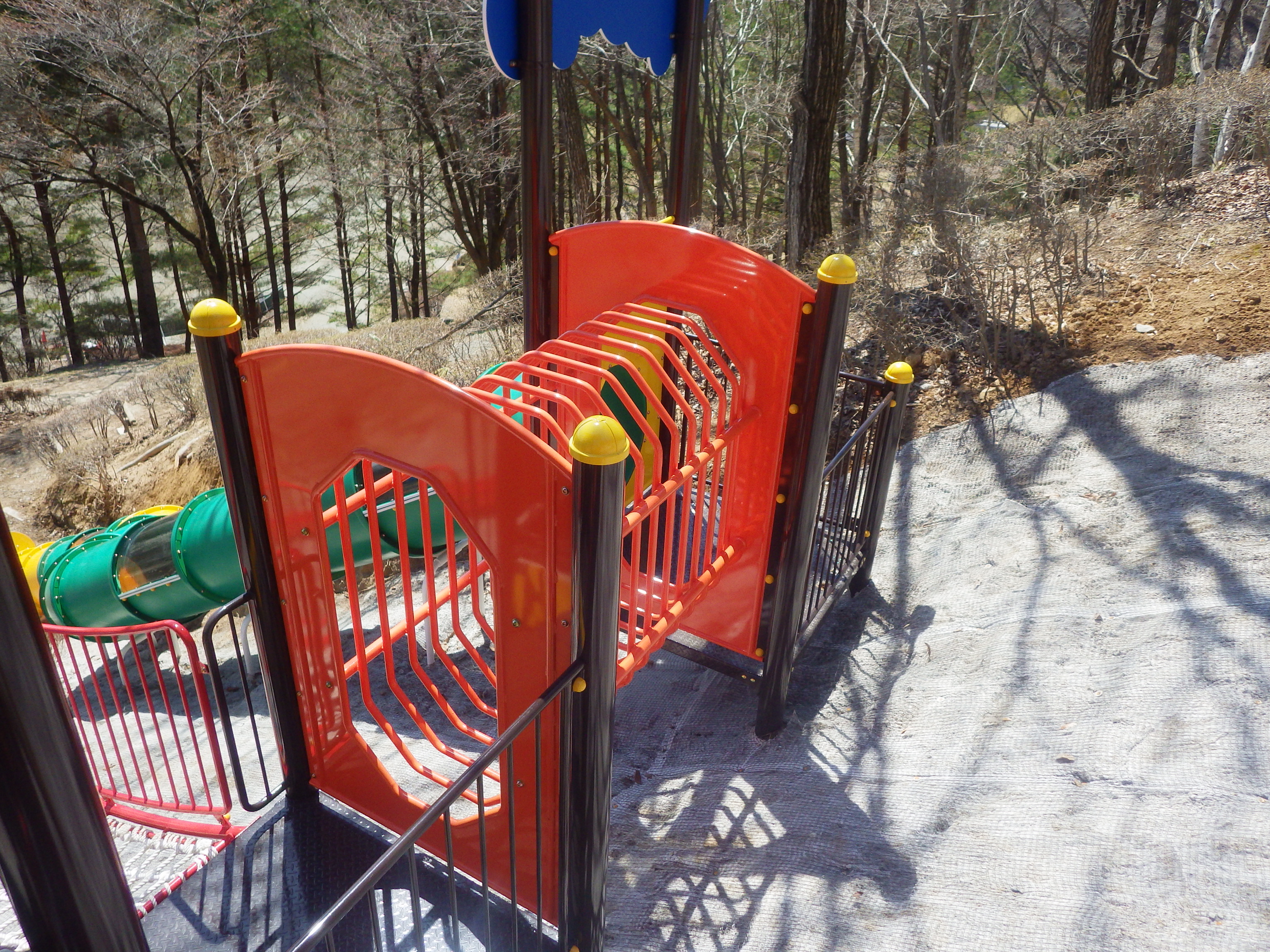 信州,上田,東御,サポートベンチ,観客席,ジャングルジム,ブランコ,鉄棒,遊具,公園施設製品,ワールドドリーム ドットコム