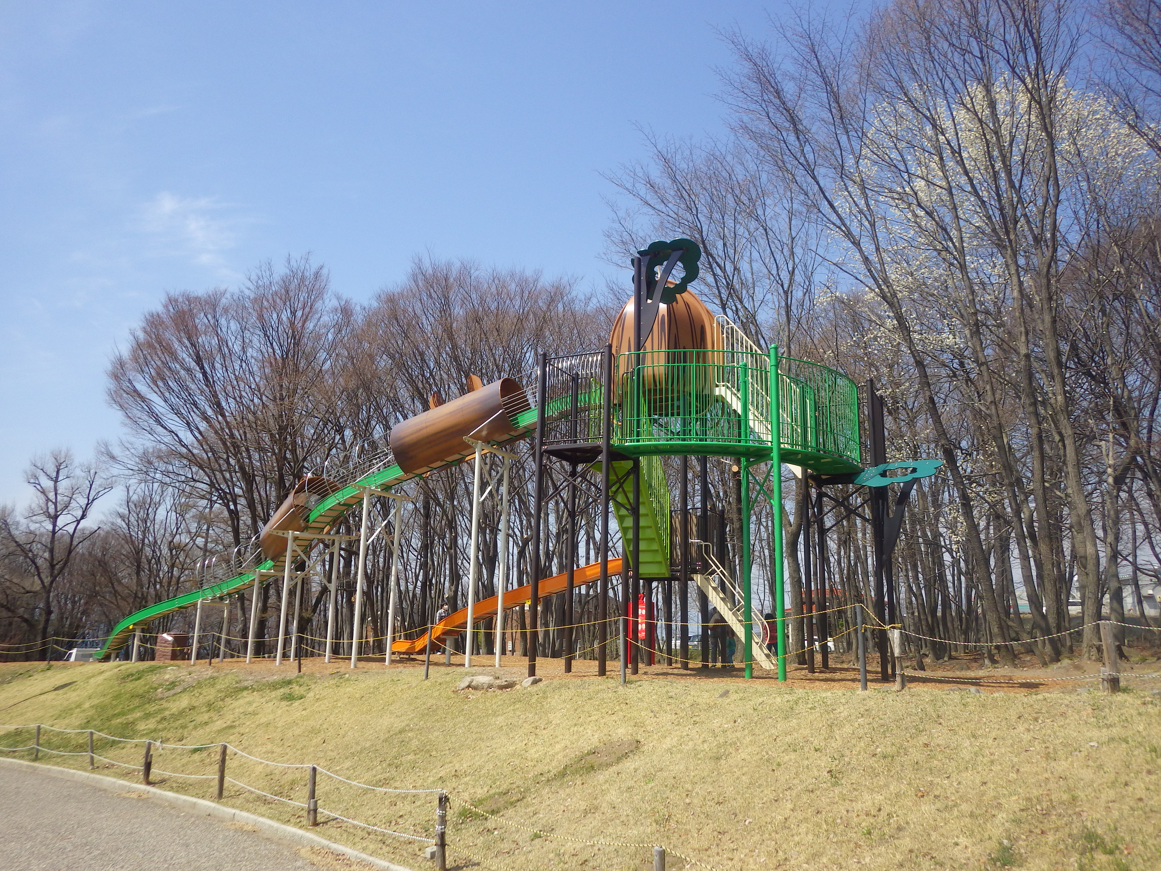 信州,上田,東御,サポートベンチ,観客席,ジャングルジム,ブランコ,鉄棒,遊具,公園施設製品,ワールドドリーム ドットコム