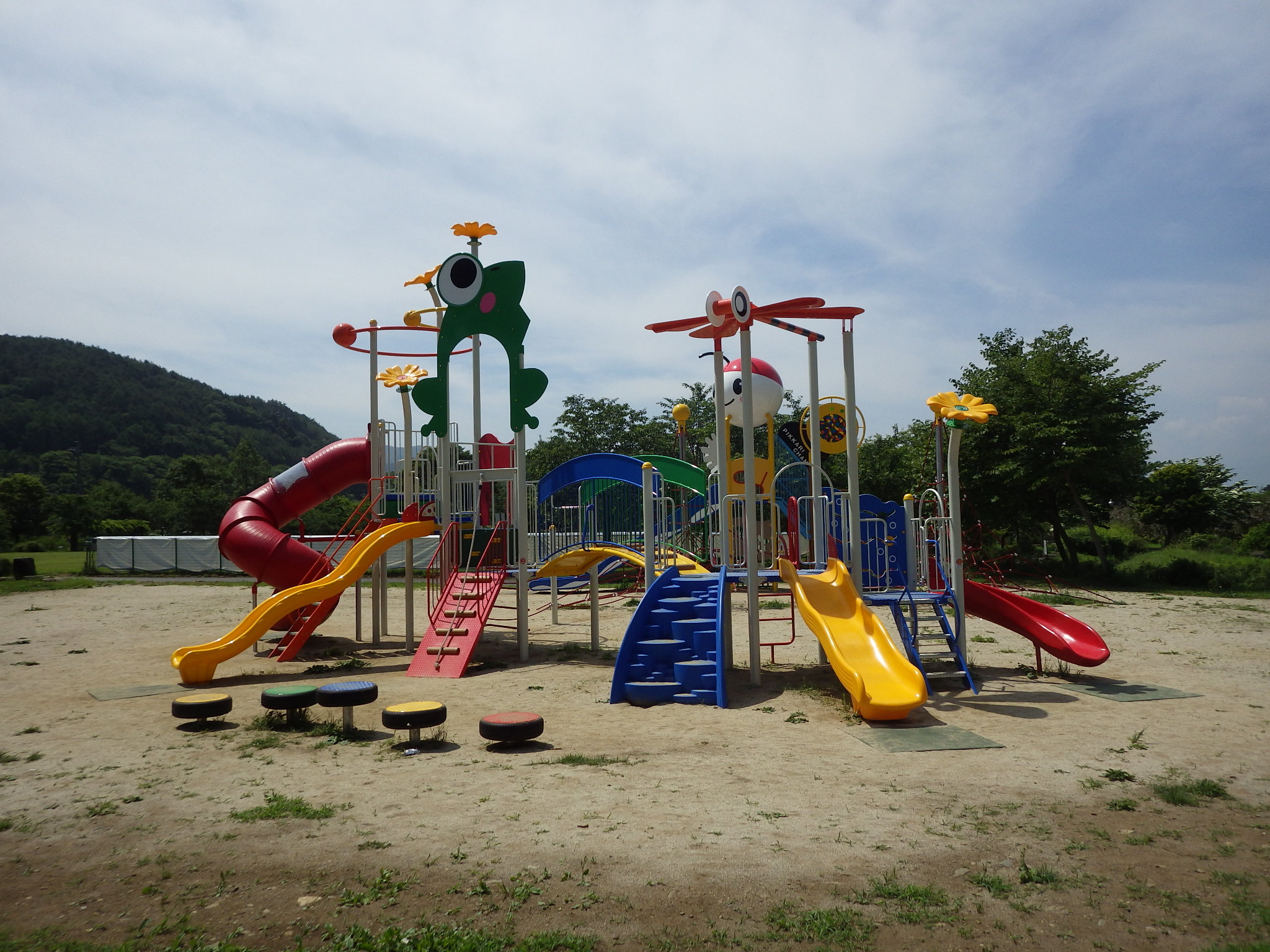 信州,上田,東御,サポートベンチ,観客席,ジャングルジム,ブランコ,鉄棒,遊具,公園施設製品,ワールドドリーム ドットコム