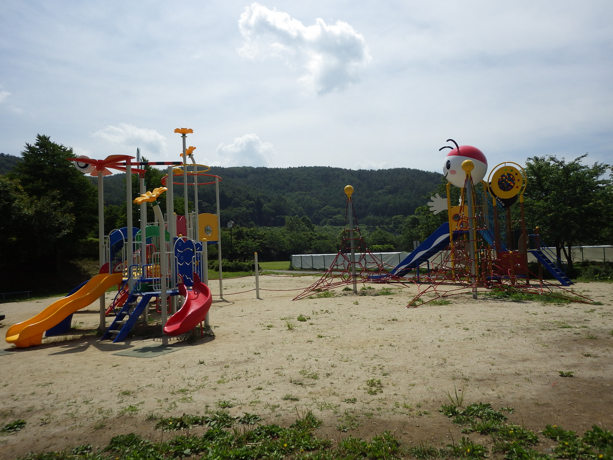 信州,上田,東御,サポートベンチ,観客席,ジャングルジム,ブランコ,鉄棒,遊具,公園施設製品,ワールドドリーム ドットコム