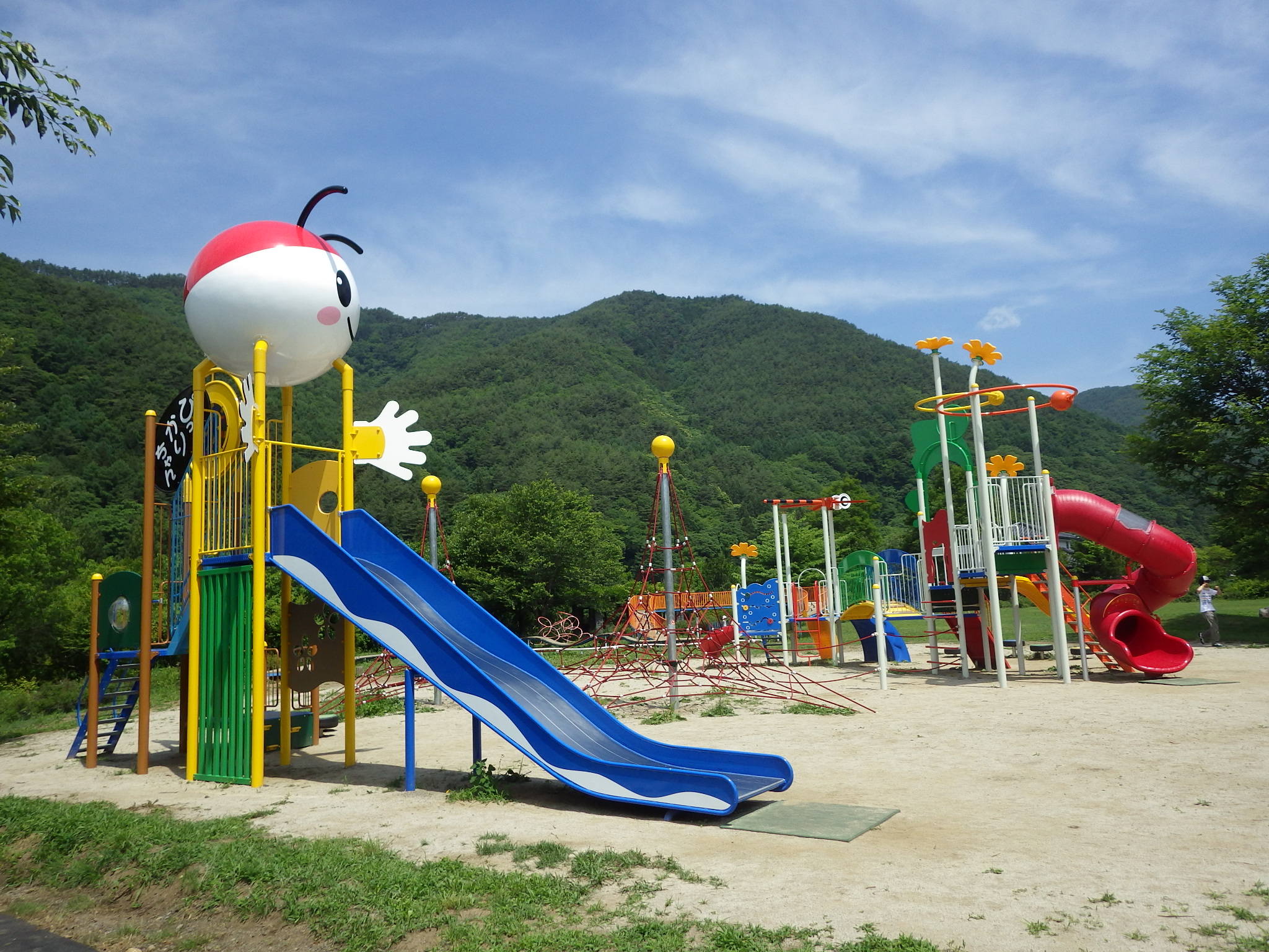 信州,上田,東御,サポートベンチ,観客席,ジャングルジム,ブランコ,鉄棒,遊具,公園施設製品,ワールドドリーム ドットコム