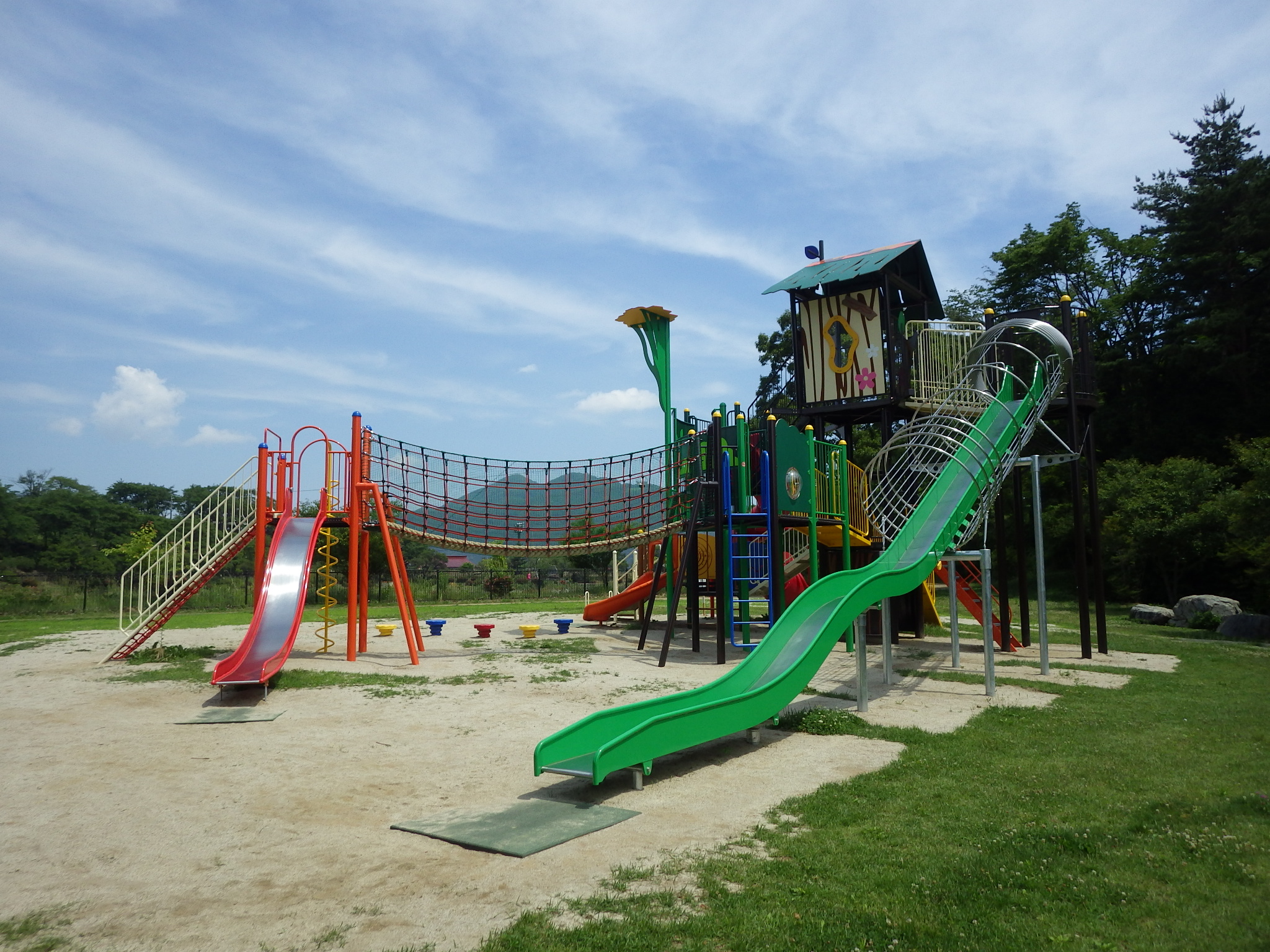 信州,上田,東御,サポートベンチ,観客席,ジャングルジム,ブランコ,鉄棒,遊具,公園施設製品,ワールドドリーム ドットコム