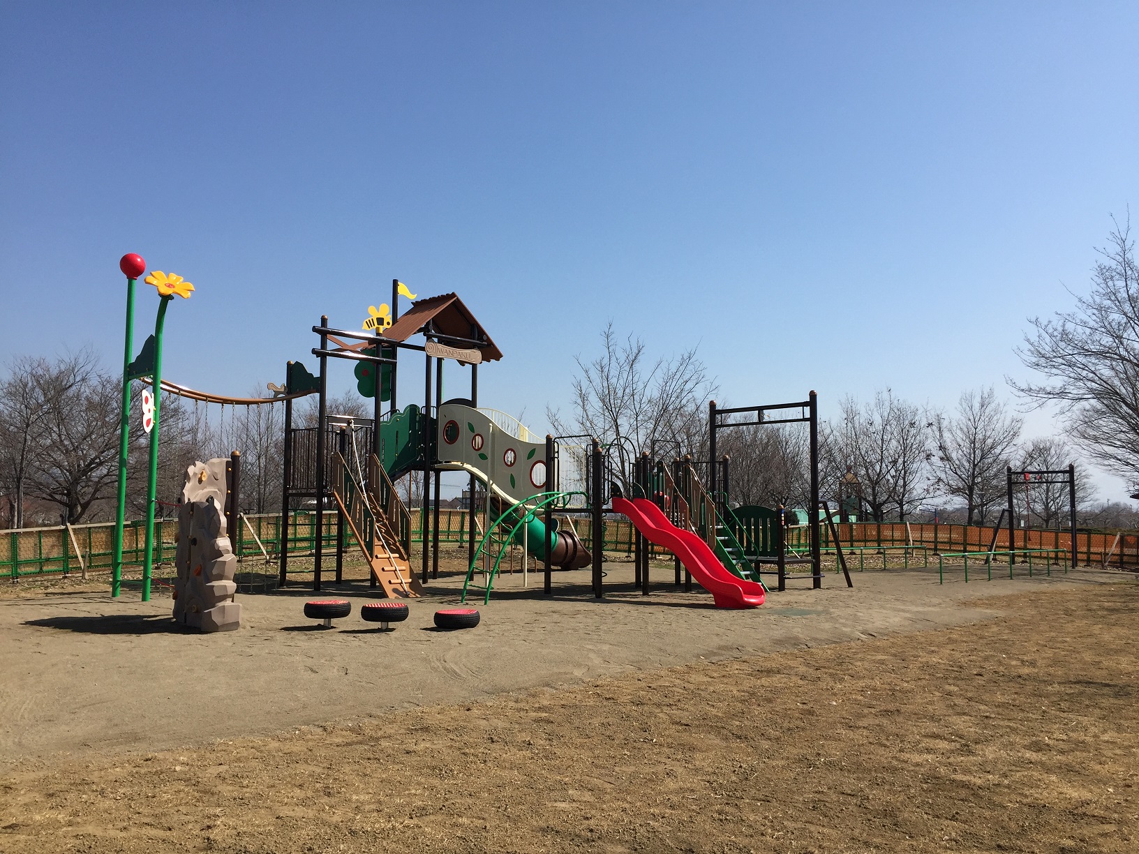 信州,上田,東御,サポートベンチ,観客席,ジャングルジム,ブランコ,鉄棒,遊具,公園施設製品,ワールドドリーム ドットコム