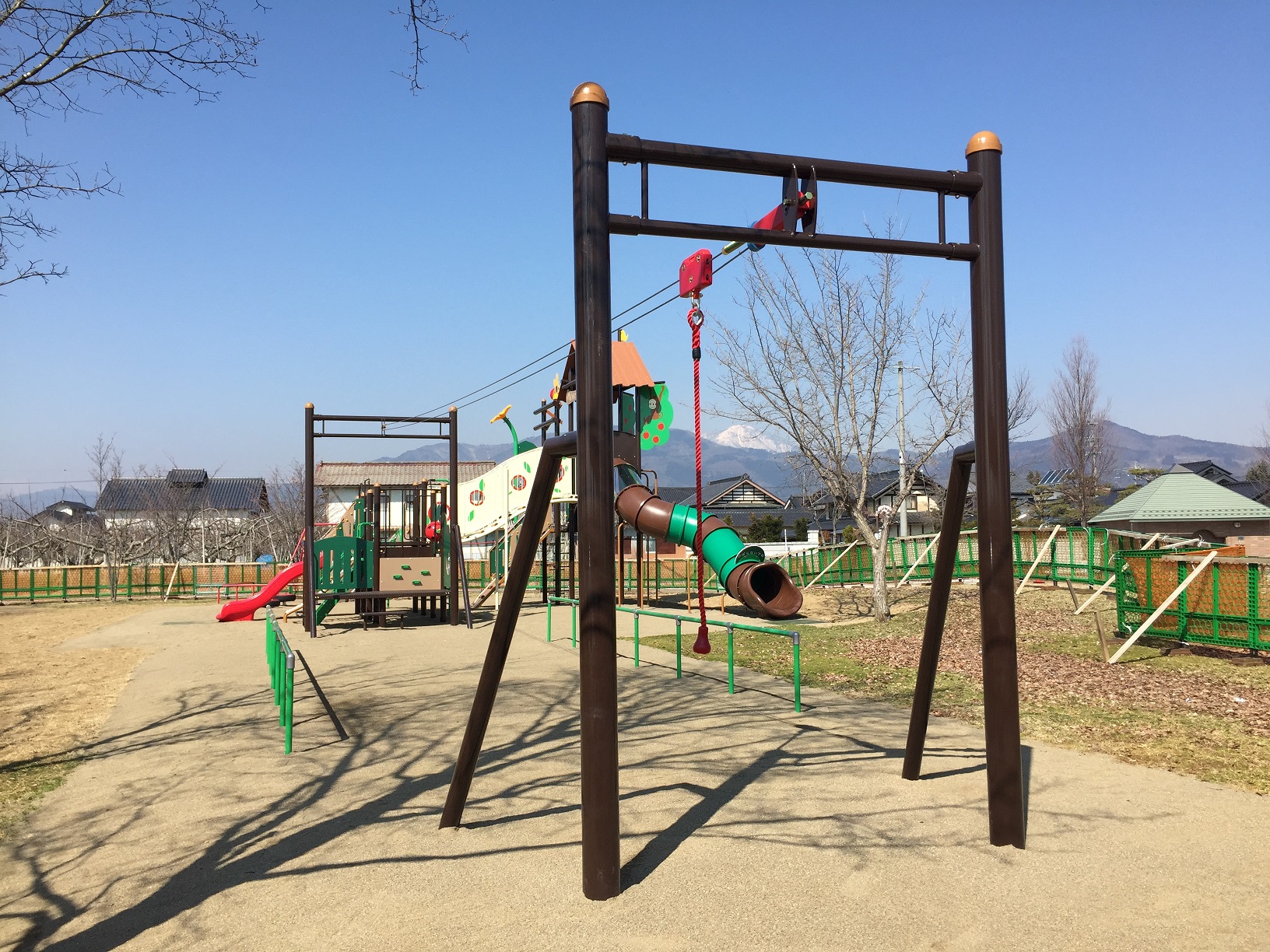 信州,上田,東御,サポートベンチ,観客席,ジャングルジム,ブランコ,鉄棒,遊具,公園施設製品,ワールドドリーム ドットコム