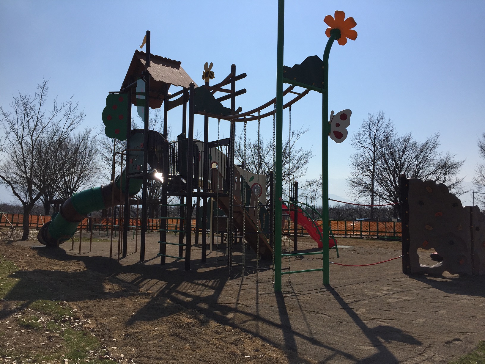 信州,上田,東御,サポートベンチ,観客席,ジャングルジム,ブランコ,鉄棒,遊具,公園施設製品,ワールドドリーム ドットコム