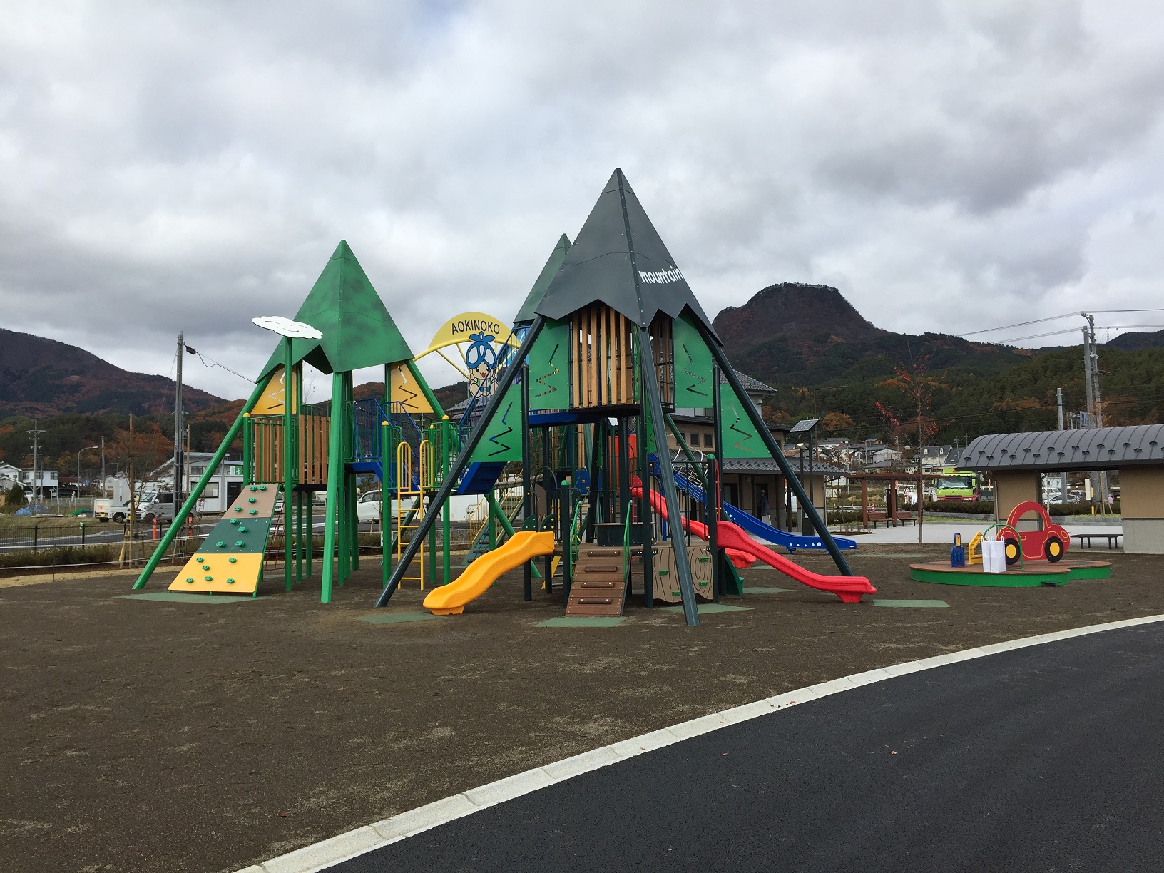 信州,上田,東御,サポートベンチ,観客席,ジャングルジム,ブランコ,鉄棒,遊具,公園施設製品,ワールドドリーム ドットコム