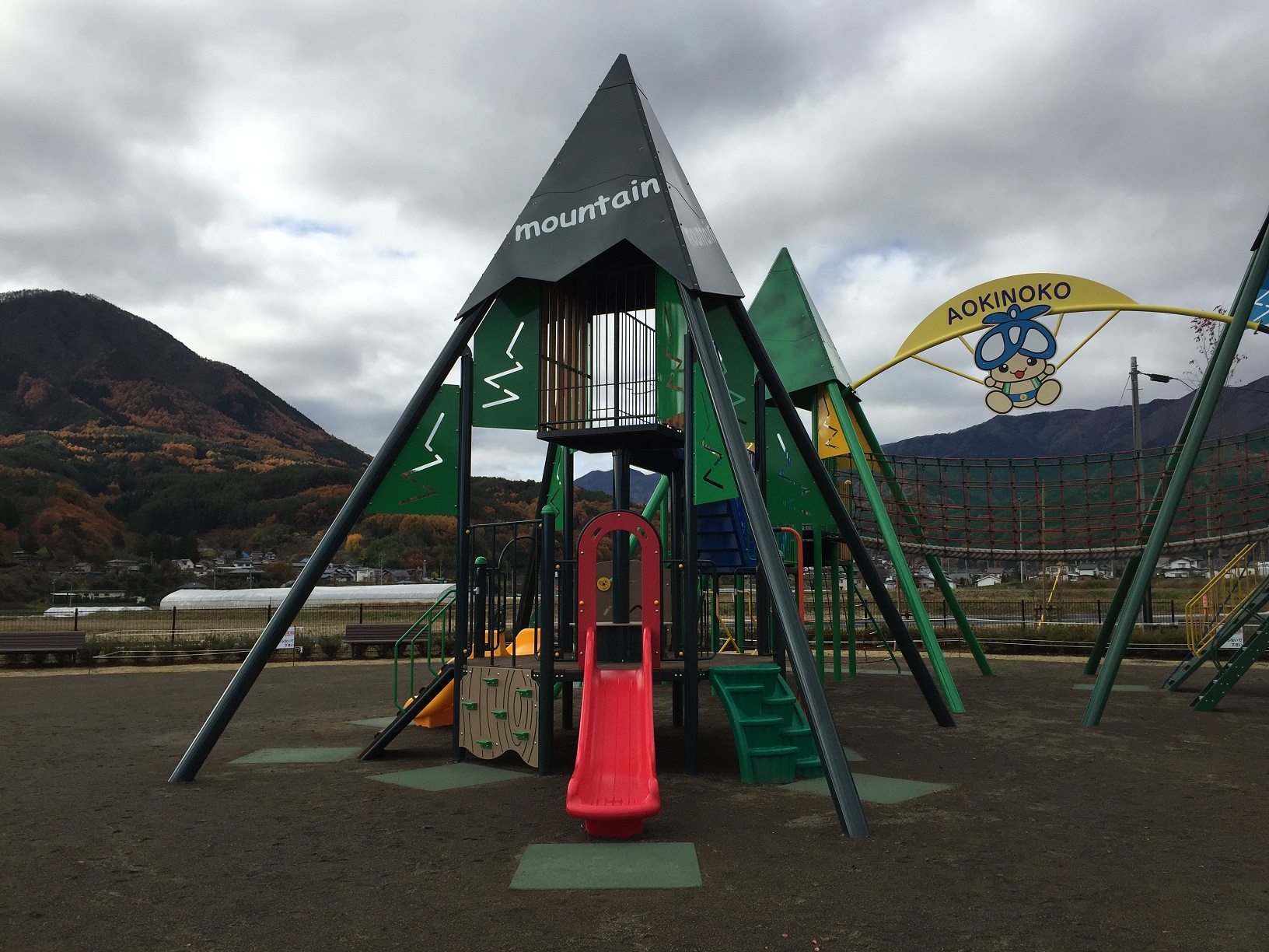 信州,上田,東御,サポートベンチ,観客席,ジャングルジム,ブランコ,鉄棒,遊具,公園施設製品,ワールドドリーム ドットコム