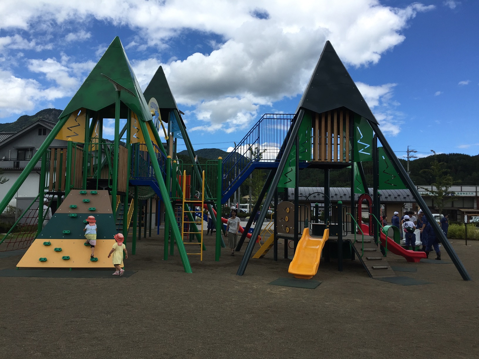 信州,上田,東御,サポートベンチ,観客席,ジャングルジム,ブランコ,鉄棒,遊具,公園施設製品,ワールドドリーム ドットコム