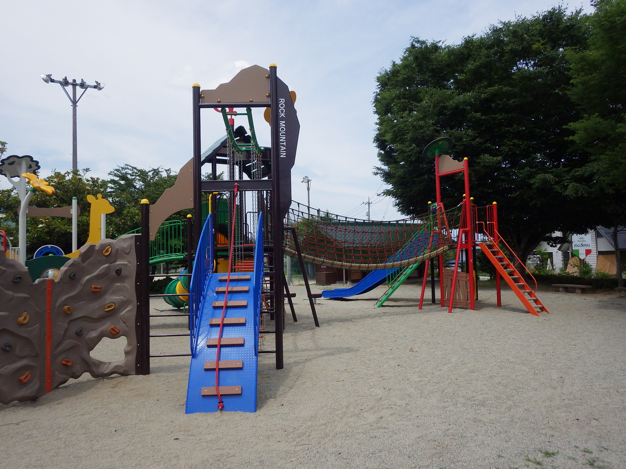 信州,上田,東御,サポートベンチ,観客席,ジャングルジム,ブランコ,鉄棒,遊具,公園施設製品,ワールドドリーム ドットコム