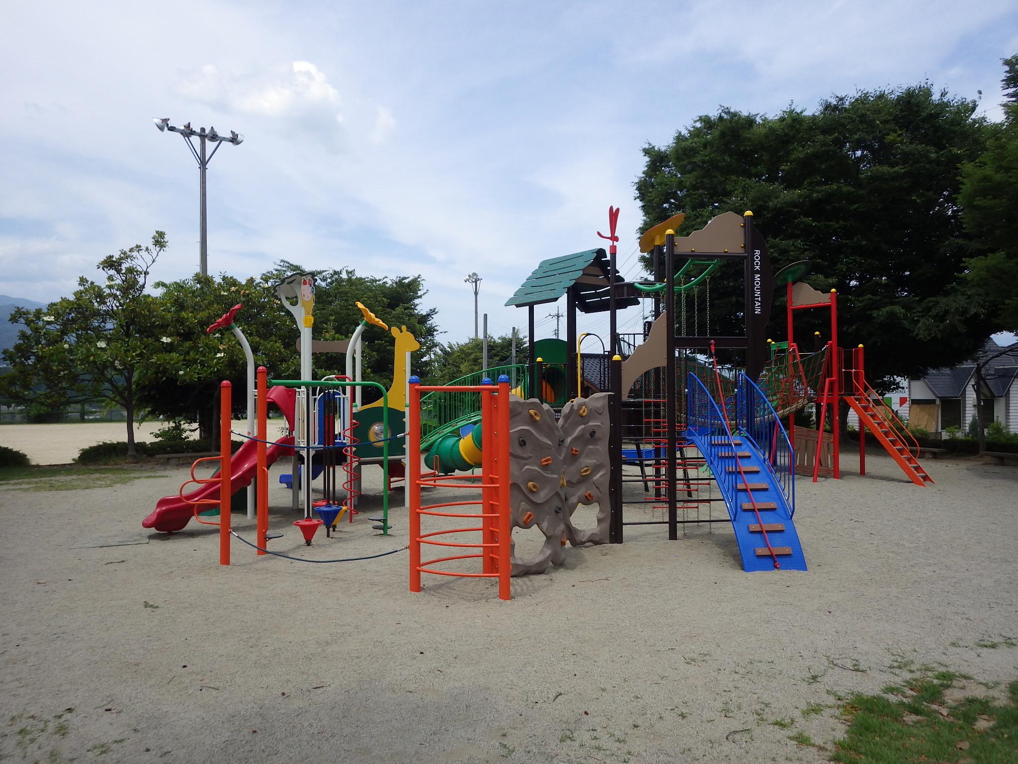 信州,上田,東御,サポートベンチ,観客席,ジャングルジム,ブランコ,鉄棒,遊具,公園施設製品,ワールドドリーム ドットコム