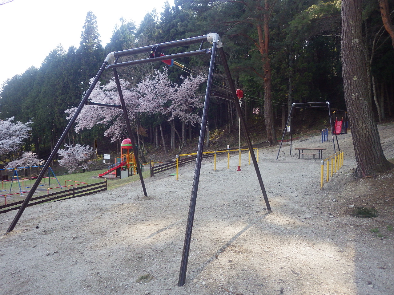 信州,上田,東御,サポートベンチ,観客席,ジャングルジム,ブランコ,鉄棒,遊具,公園施設製品,ワールドドリーム ドットコム