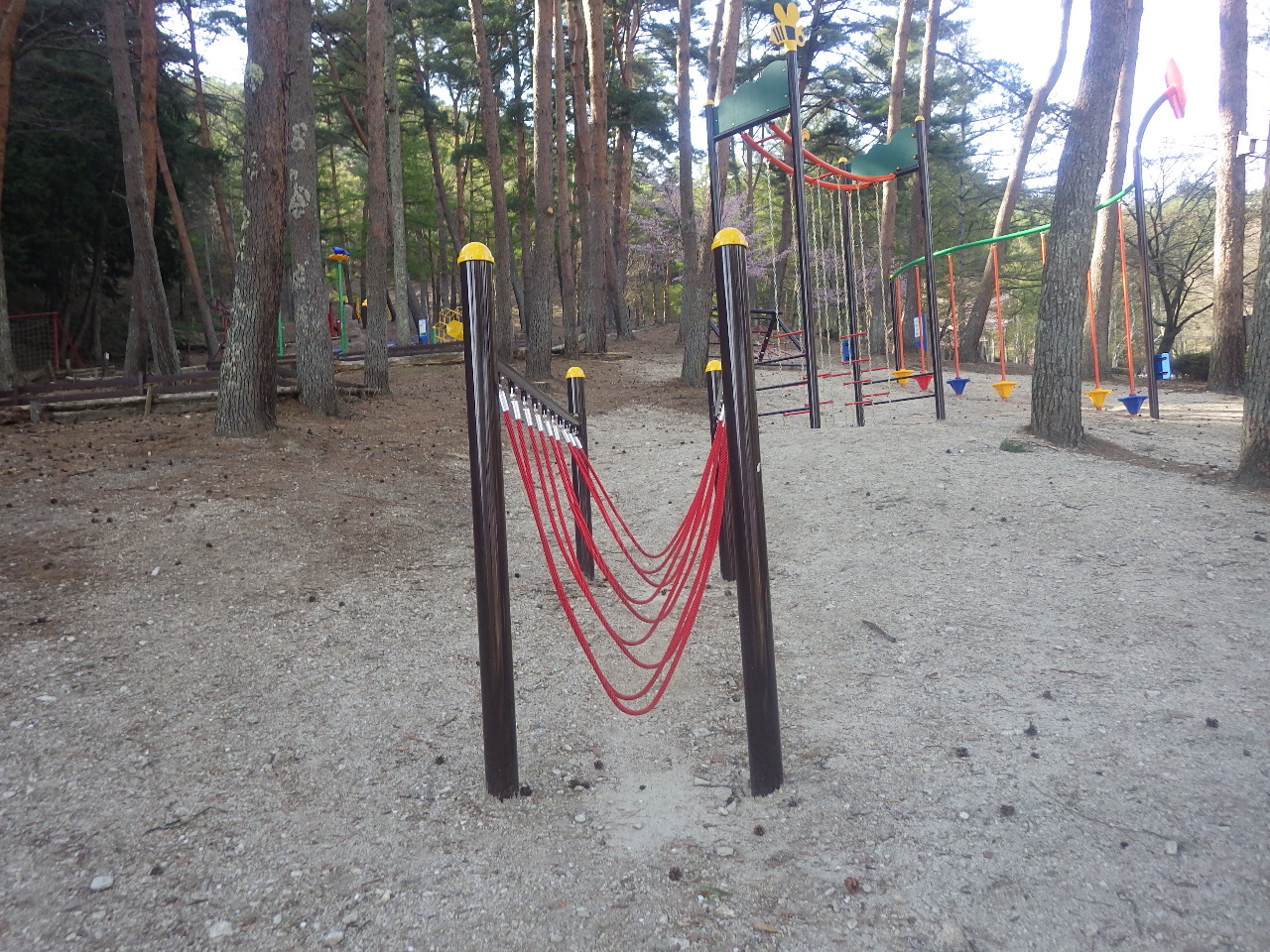 信州,上田,東御,サポートベンチ,観客席,ジャングルジム,ブランコ,鉄棒,遊具,公園施設製品,ワールドドリーム ドットコム