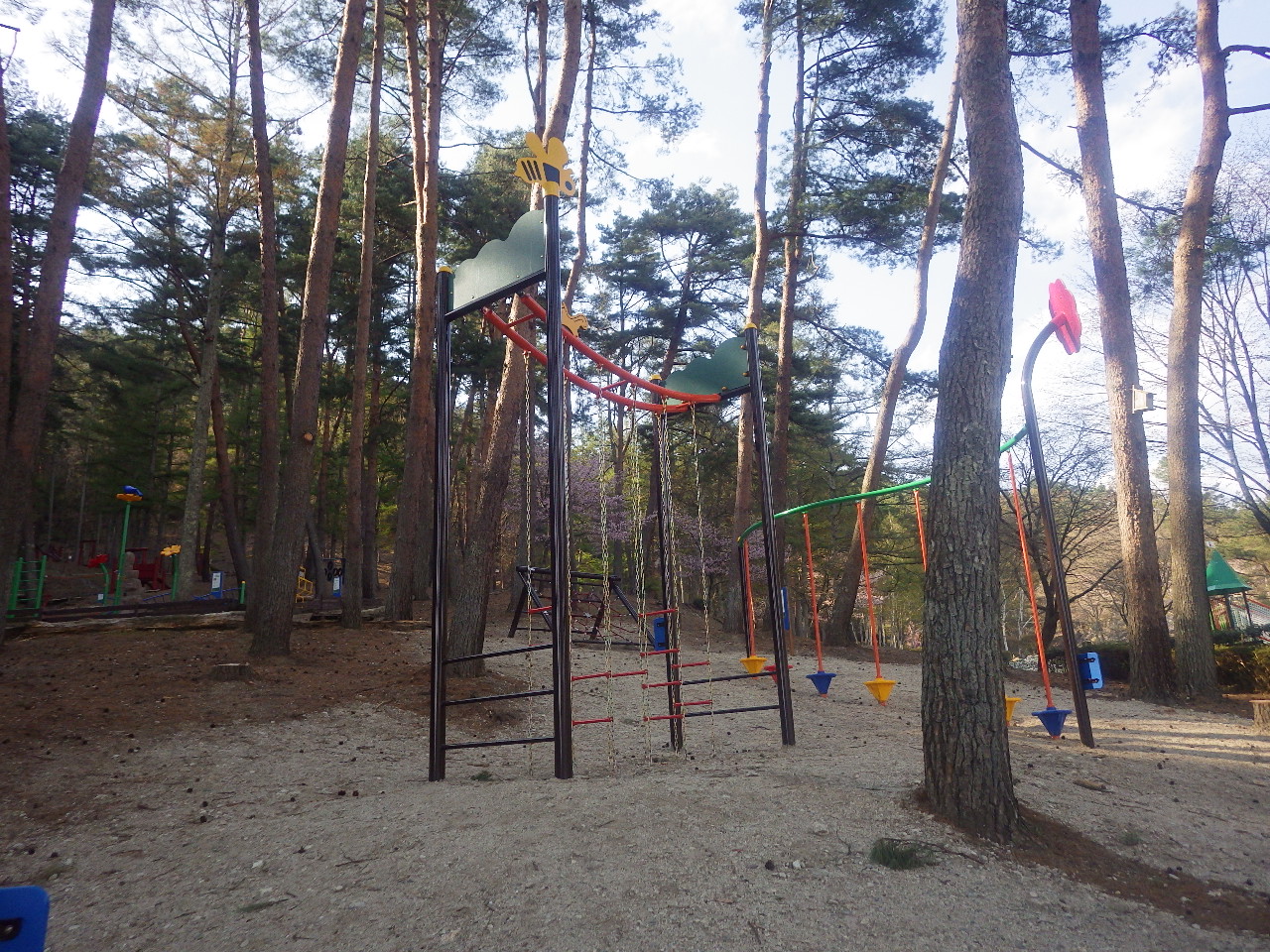 信州,上田,東御,サポートベンチ,観客席,ジャングルジム,ブランコ,鉄棒,遊具,公園施設製品,ワールドドリーム ドットコム