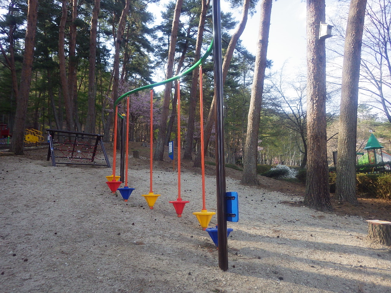 信州,上田,東御,サポートベンチ,観客席,ジャングルジム,ブランコ,鉄棒,遊具,公園施設製品,ワールドドリーム ドットコム