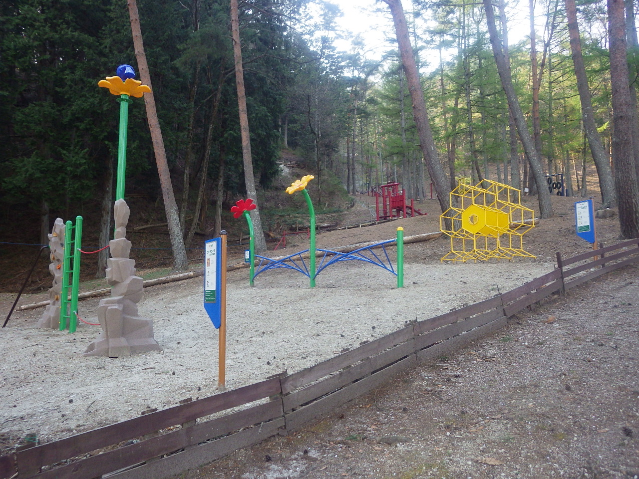 信州,上田,東御,サポートベンチ,観客席,ジャングルジム,ブランコ,鉄棒,遊具,公園施設製品,ワールドドリーム ドットコム