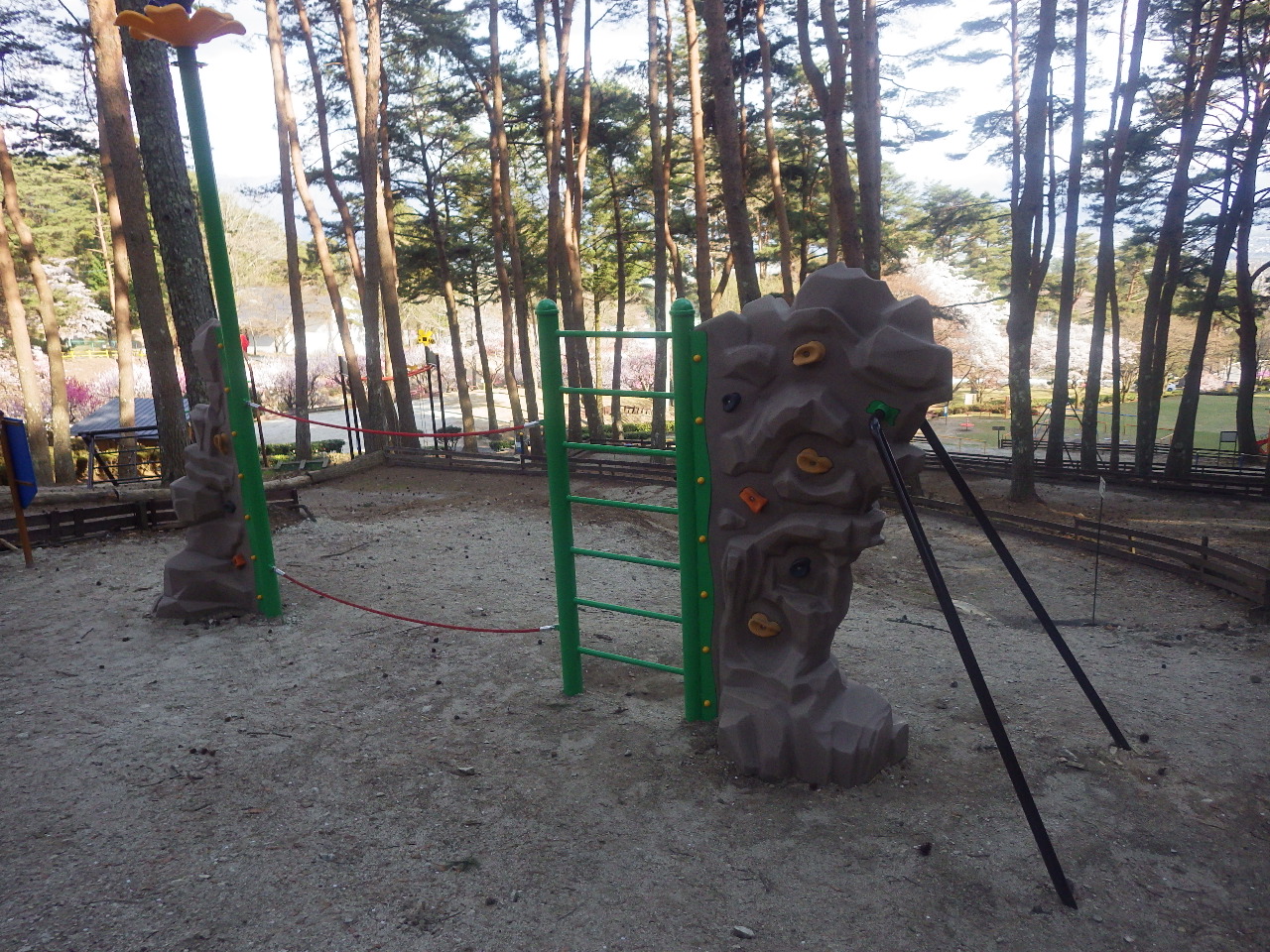 信州,上田,東御,サポートベンチ,観客席,ジャングルジム,ブランコ,鉄棒,遊具,公園施設製品,ワールドドリーム ドットコム