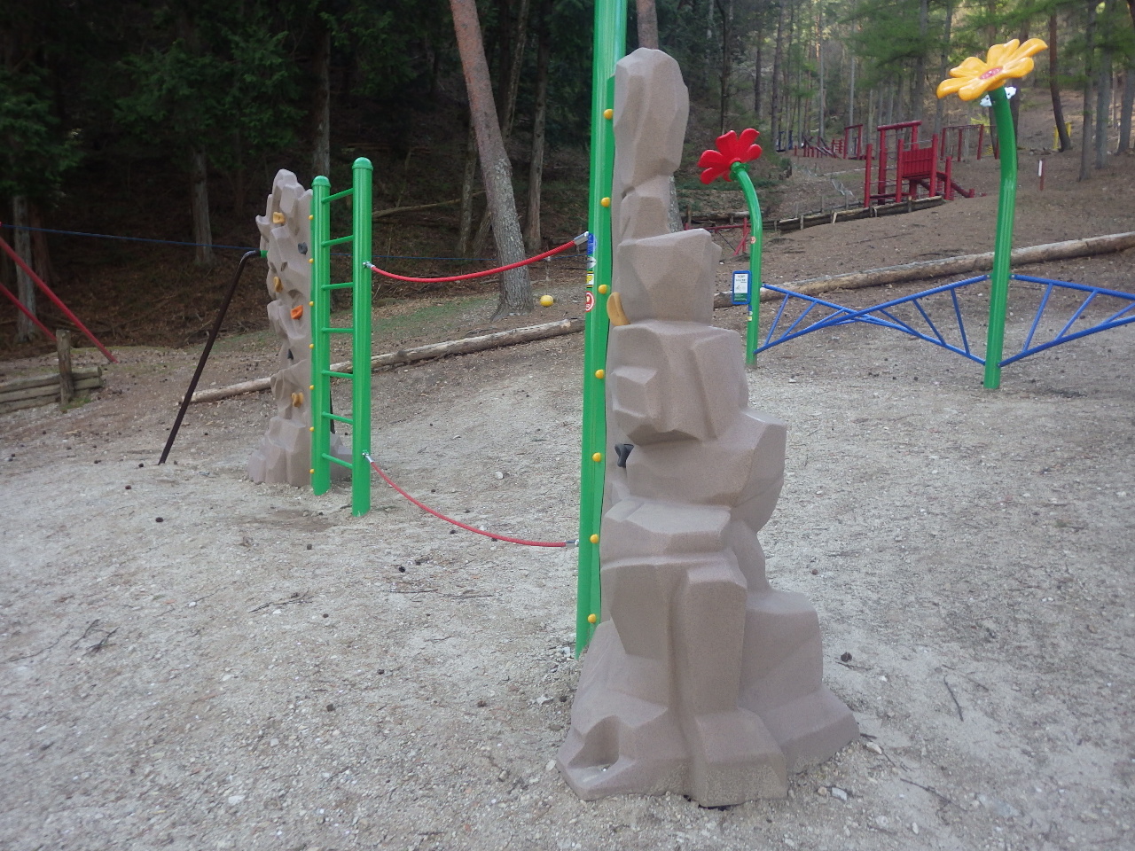 信州,上田,東御,サポートベンチ,観客席,ジャングルジム,ブランコ,鉄棒,遊具,公園施設製品,ワールドドリーム ドットコム