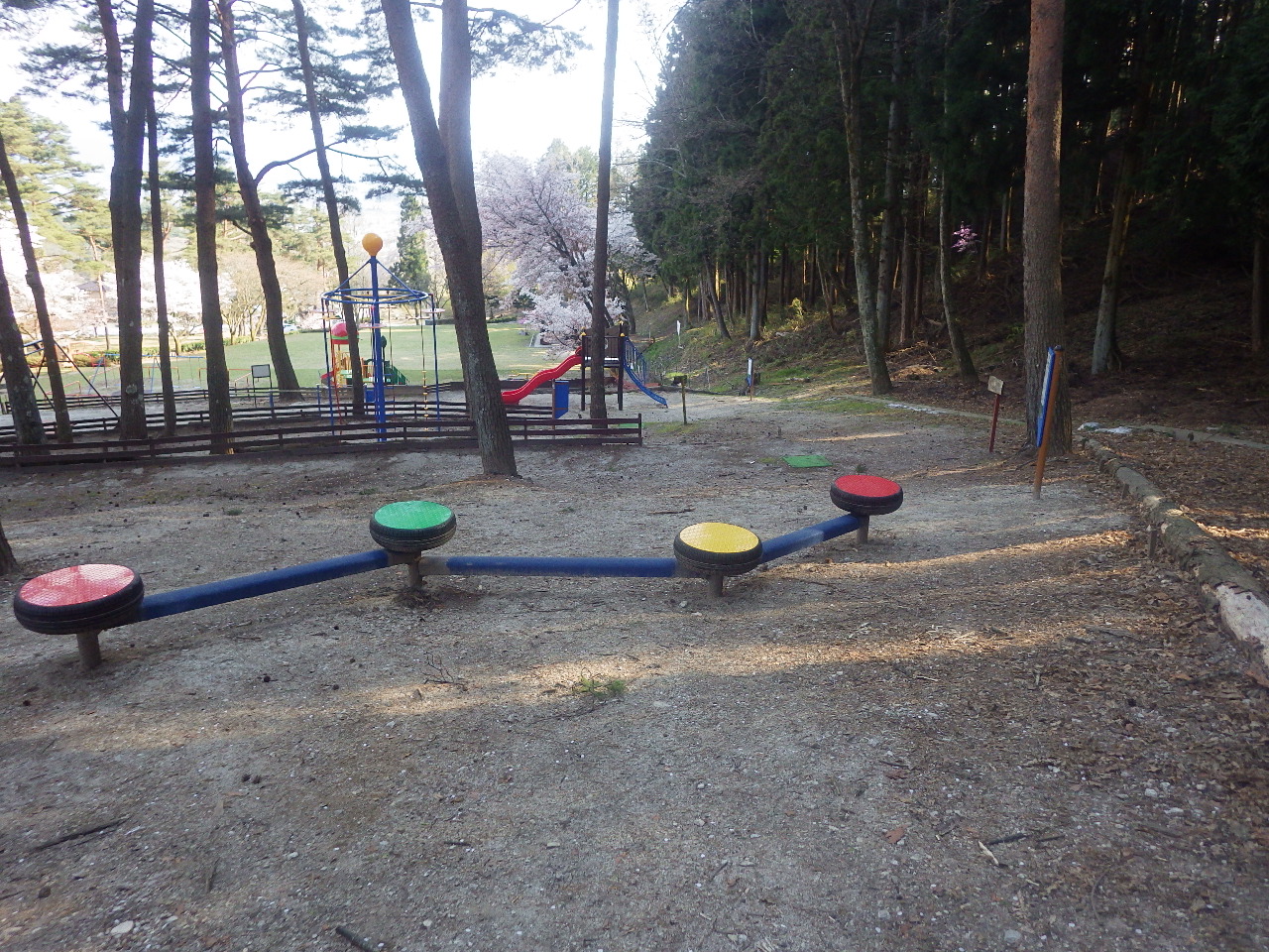 信州,上田,東御,サポートベンチ,観客席,ジャングルジム,ブランコ,鉄棒,遊具,公園施設製品,ワールドドリーム ドットコム