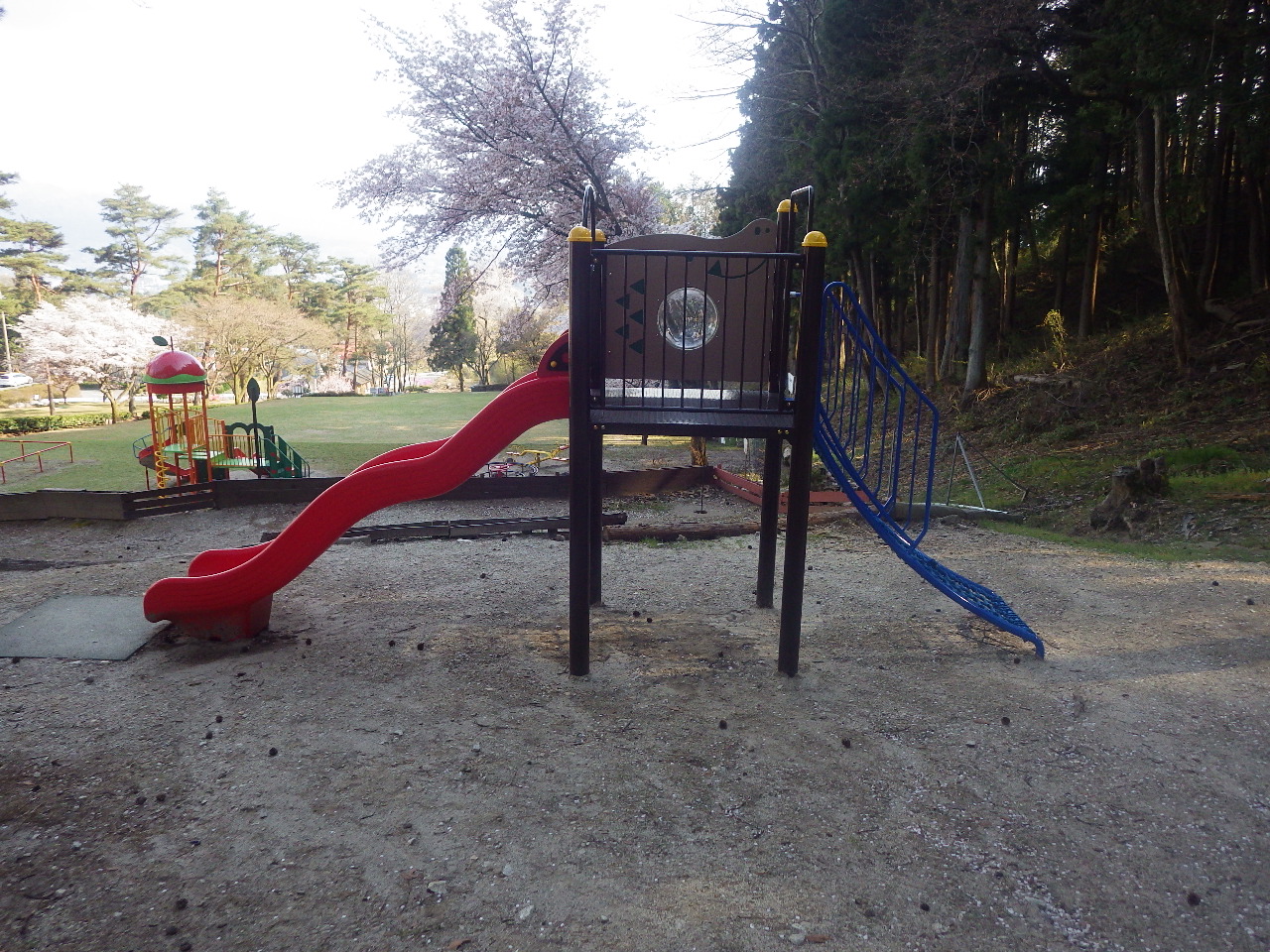 信州,上田,東御,サポートベンチ,観客席,ジャングルジム,ブランコ,鉄棒,遊具,公園施設製品,ワールドドリーム ドットコム